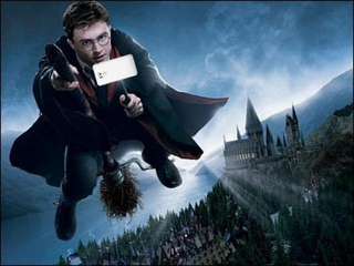 Illustration for article titled Harry Potter, Now with Added Selfie Sticks